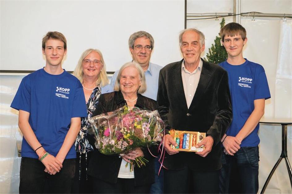 Drei Generationen haben sich für die grafische Branche als Beruf entschieden. Großeltern, Eltern und zwei der fünf Kinder der Familie Kopp (von links): Pascal, Kerstin, Nelly, Fabian, Sepp und Nico Kopp.